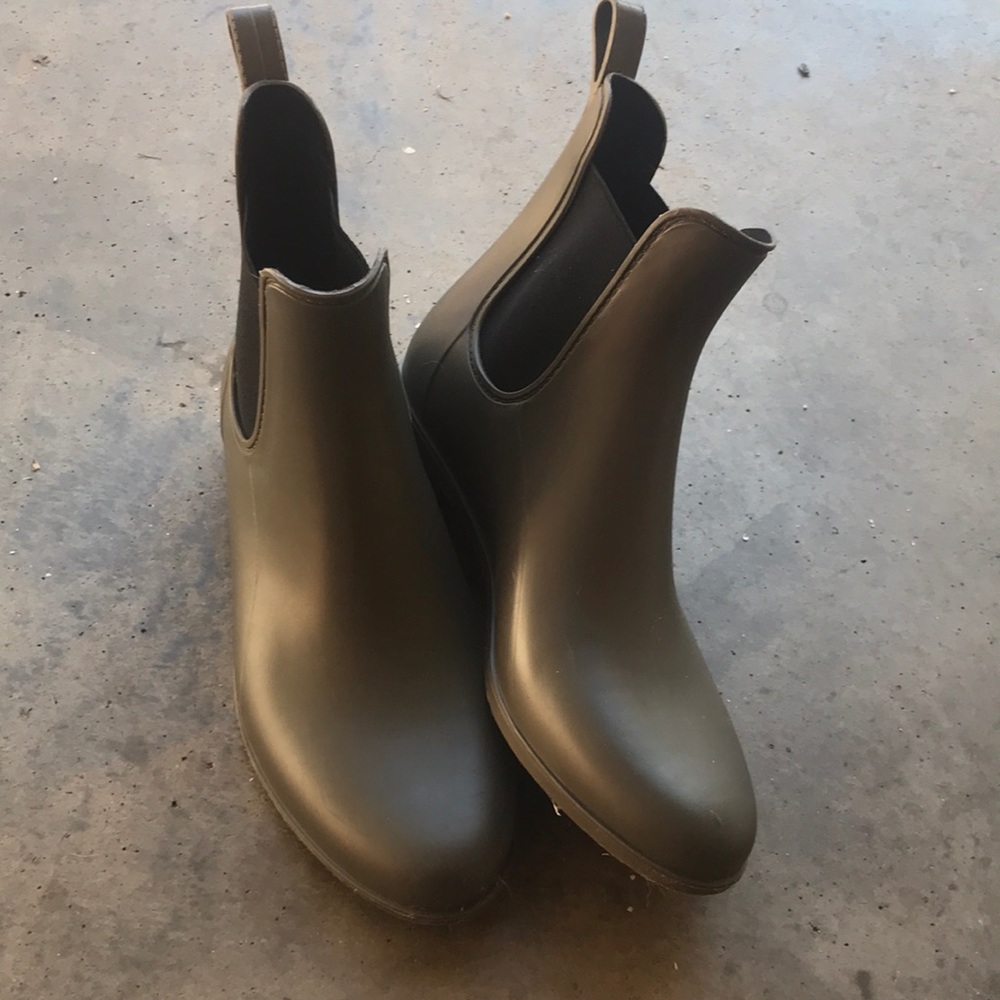 Rain boots by cougar